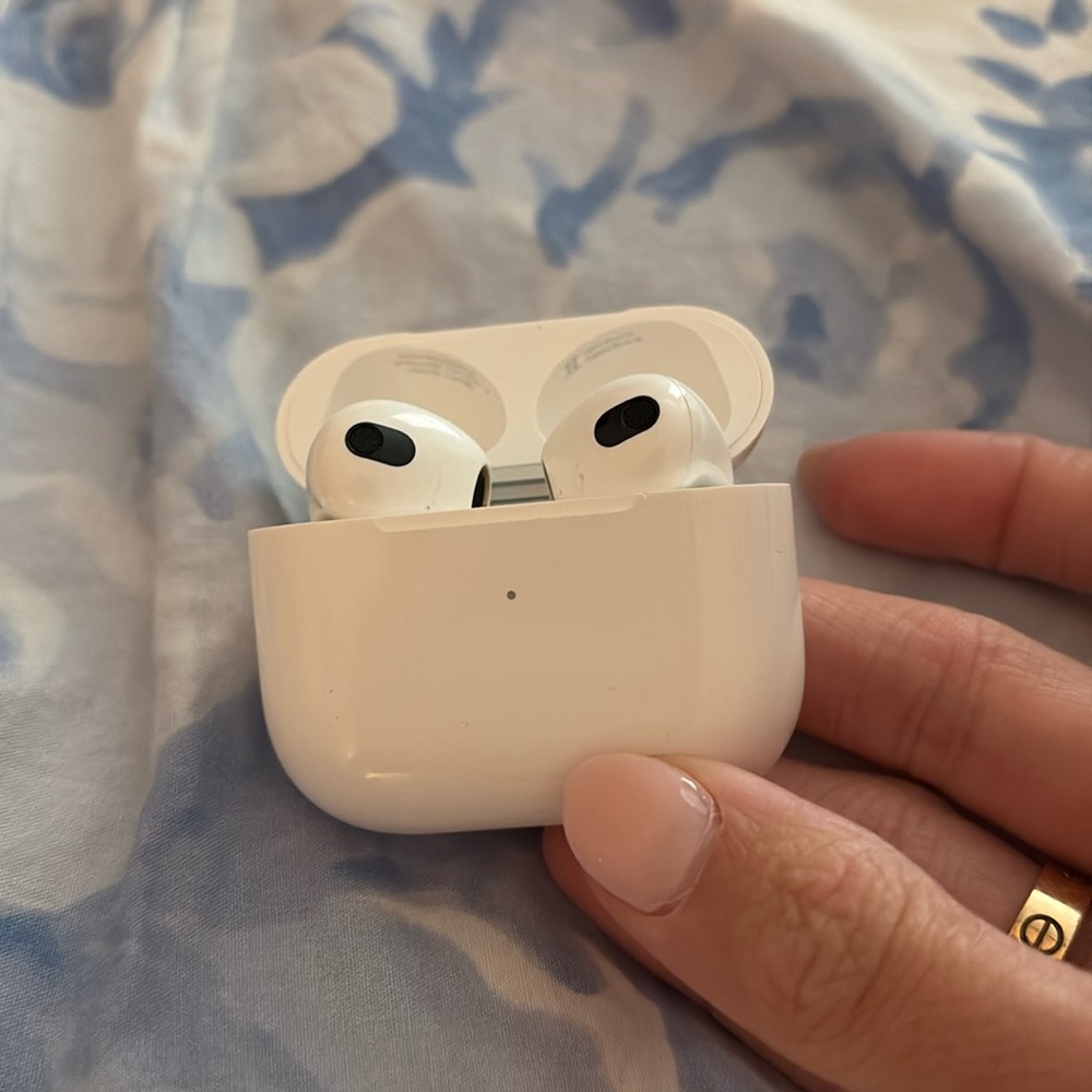 AirPods